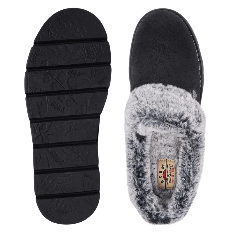 Musta Skechers naisten tossu ylhäältä sisäpohjalla ja pohja kuviolla alhaalta päin