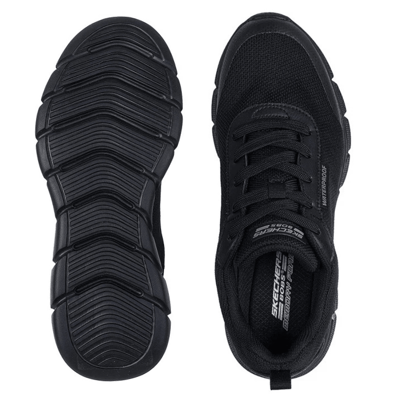 Musta Skechers miesten lenkkari ylhäältä ja vastaava kuvioitu pohja alhaalta päin