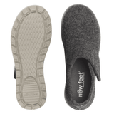 New Feet naisten tossu ylhäältäpäin sisäpohjalla ja luistamattomalla ulkopohjalla, jossa kuvio