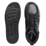 Yksi musta New Feet miesten varsikenkä ylhäältä ja ulkopohja kuviolla ja "new feet" logolla