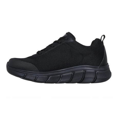 Klassinen musta Skechers miesten lenkkari nauhoilla ja tukevalla pohjalla, sivulta kuvattuna