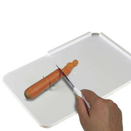 Cutting Board with Removable Spikes
